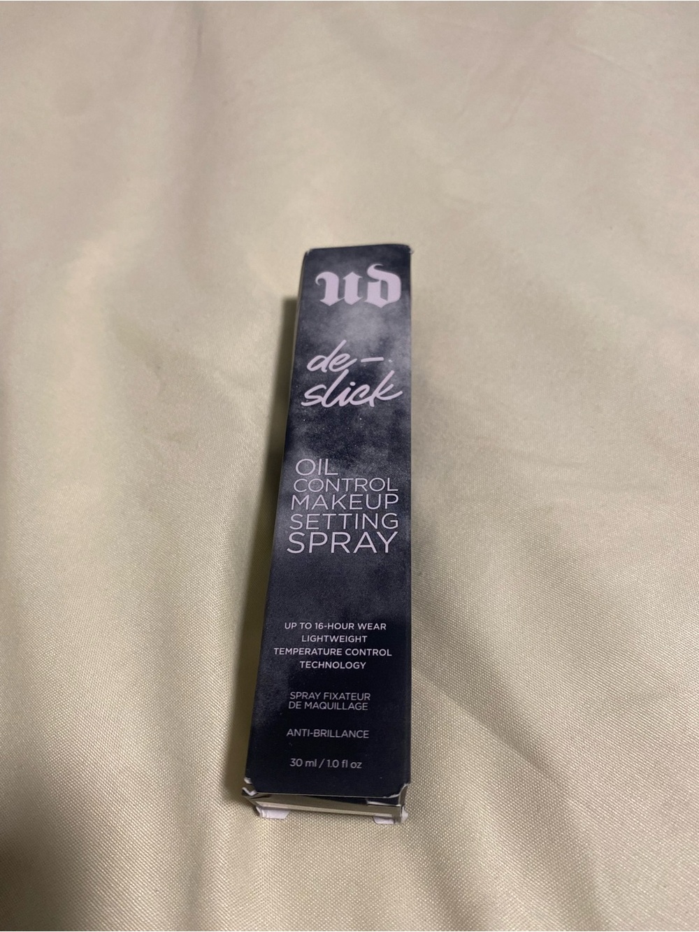 Urban Decay De-Slick Setting Spray Box - Black and Silver